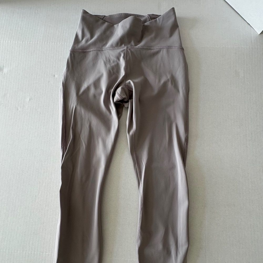 Lululemon Train Times 7/8 Pant 25" - Size 6.